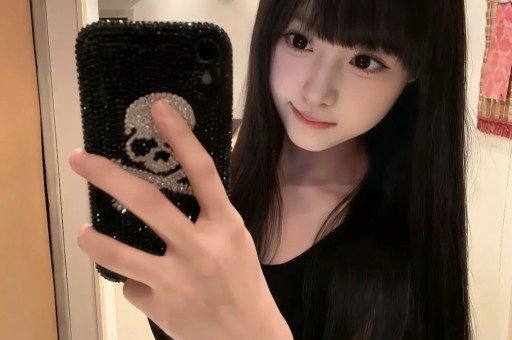 香港女星淡出娱乐多年曾因丈夫出轨离婚如今在国外经营武馆