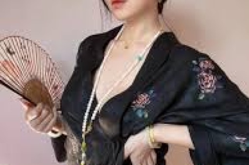 出轨小22岁女粉生私生子、逼原配妻子出家60岁还能“生孩子”的丁克男明星排队传宗接代…