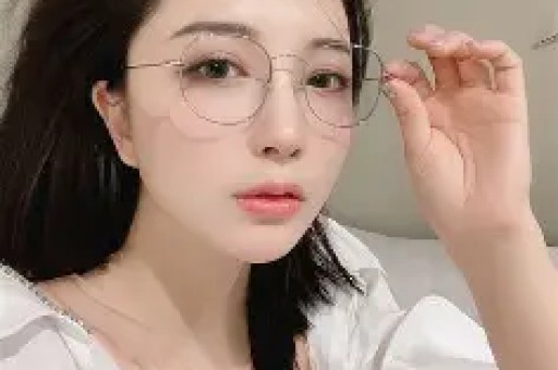 演员张延在剧组意外怀孕现在女儿比她还漂亮